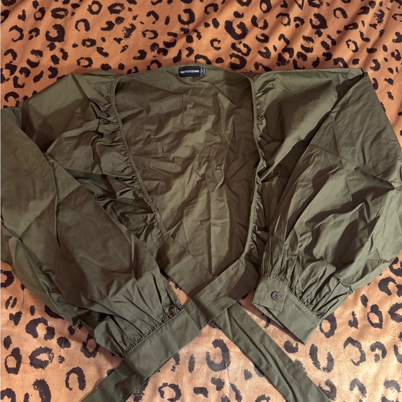 🫒Weekend Ready: Soft Khaki Tie-Front Blouse, Size US 16 - Picture 7 of 10